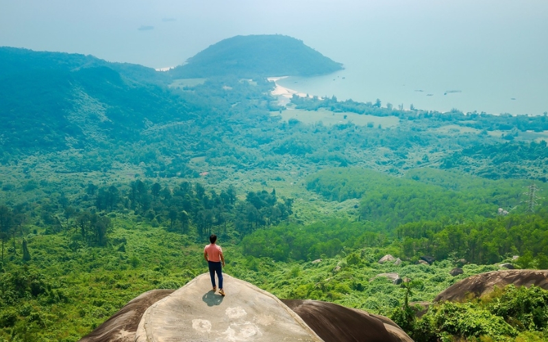 Mỏm đá Cụ Rùa